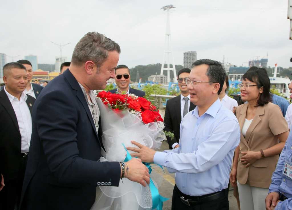 Luxembourg PM Xavier Bettel visits World Heritage site Ha Long Bay